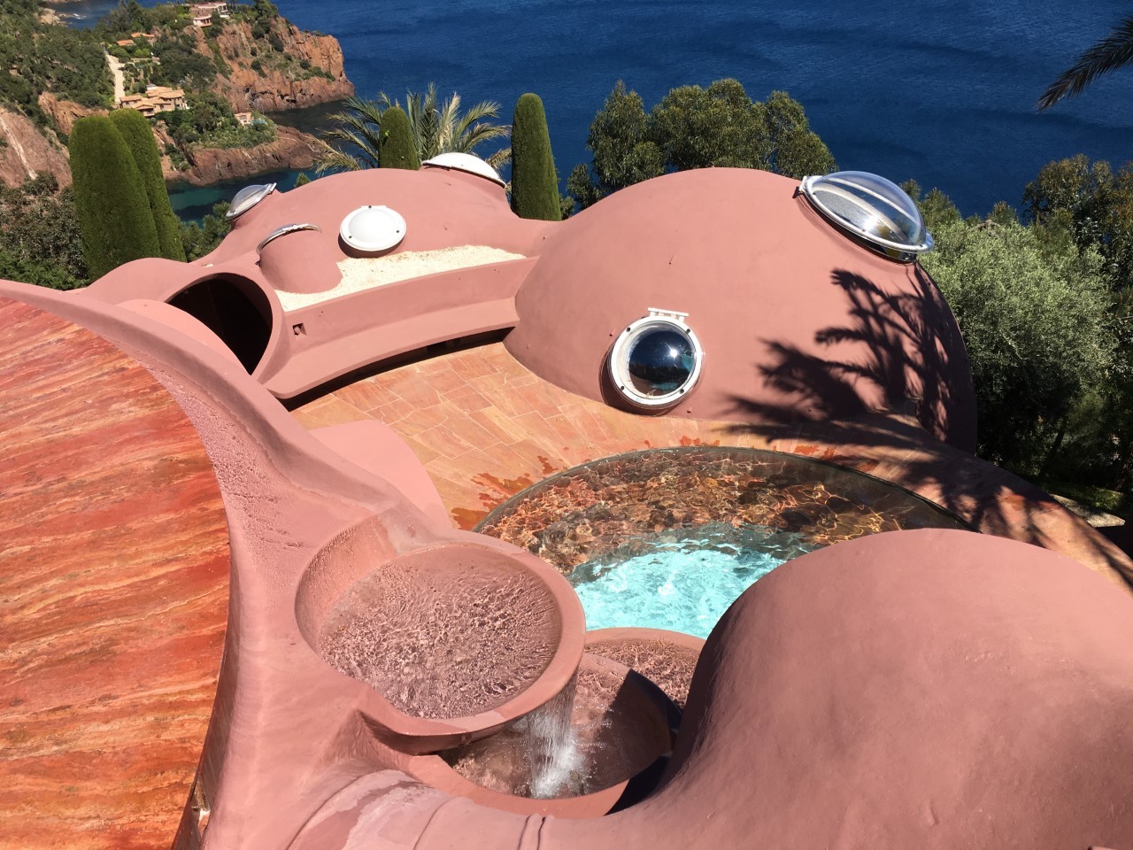 Can you tour the Palais des Bulles? Find out the best ways to visit this very famous landmark.