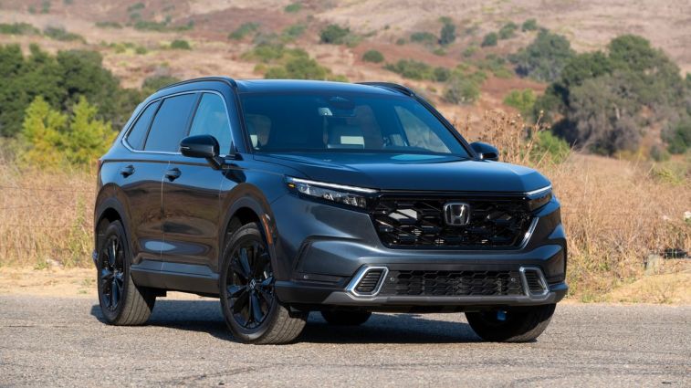 Which compact suv with blind spot monitoring is best? We compare models to help you easily choose.