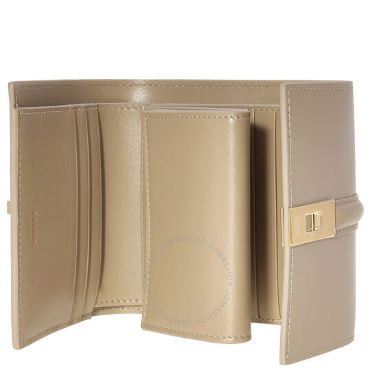 Where to find a good Celine wallet womens deal? We share secrets to get luxury for less.