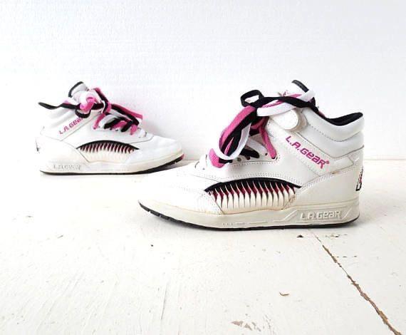 Want authentic la gear shoes 1990? Use these simple tips to avoid fakes when buying.