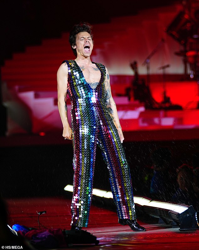 Harry styles sequin jumpsuit ideas: where to find inspiration? (Copy his famous and dazzling stage outfits)