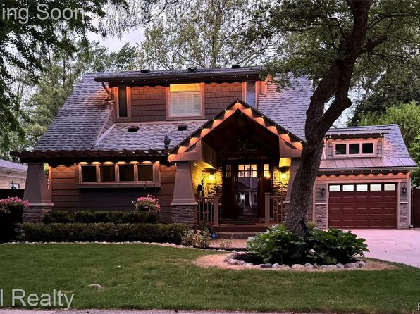 Want to find homes in Royal Oak Place? We list the top available properties for you right now!