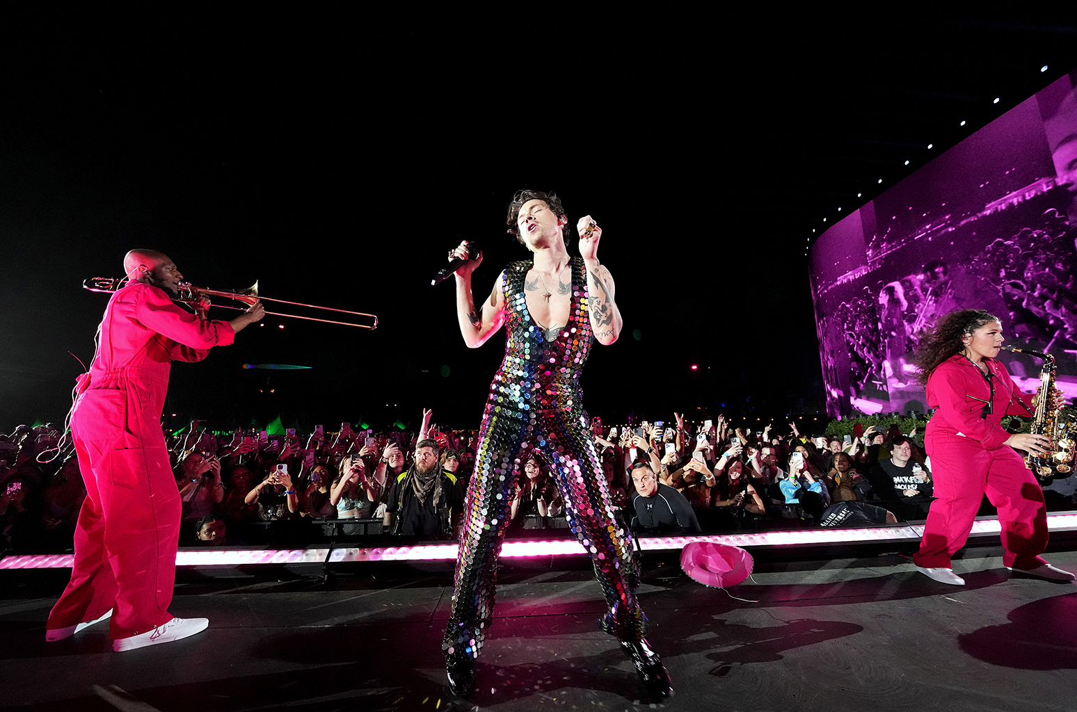 Harry styles sequin jumpsuit ideas: where to find inspiration? (Copy his famous and dazzling stage outfits)