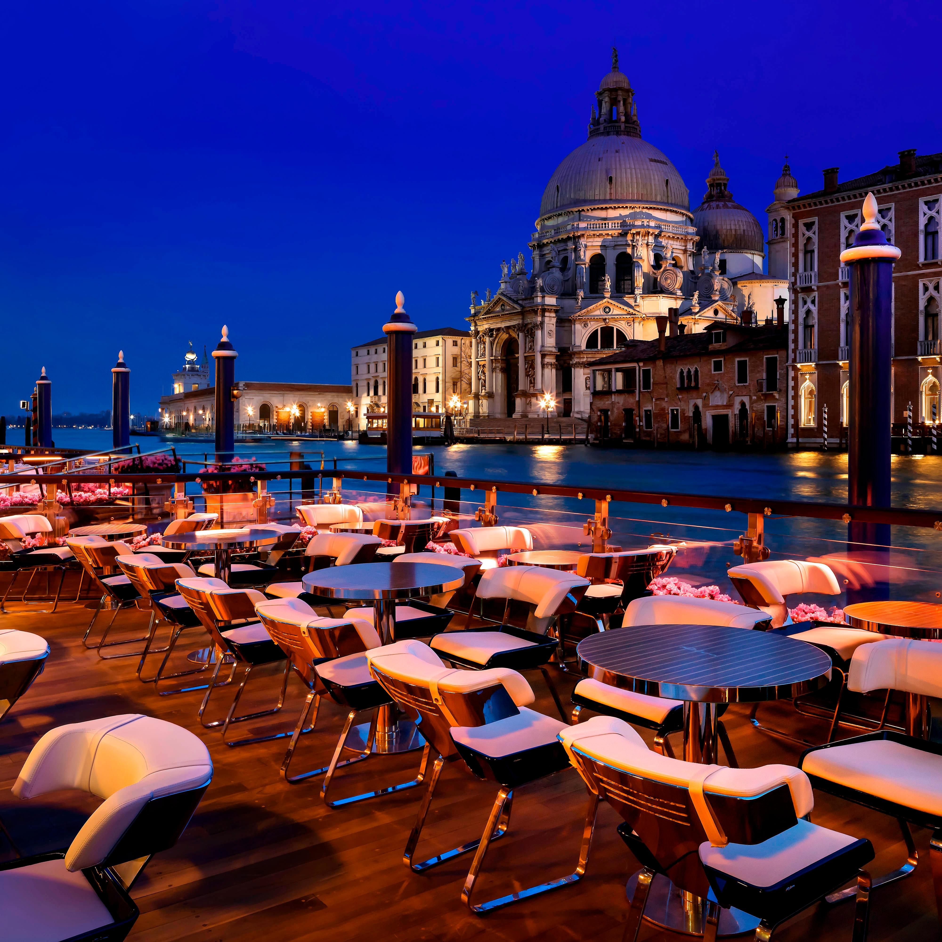 Riva Lounge Venice: What is the vibe and atmosphere really like (Understand its unique mood and wonderfully cool setting)