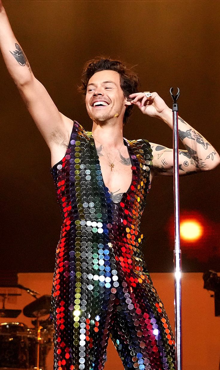 Harry styles sequin jumpsuit ideas: where to find inspiration? (Copy his famous and dazzling stage outfits)