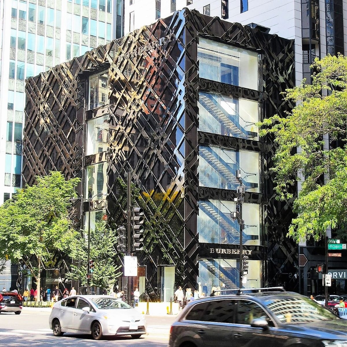 Burberry Chicago Store Guide Where To Shop Best Items In Downtown