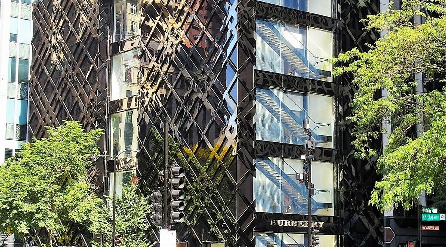 Burberry Chicago Store Guide Where To Shop Best Items In Downtown