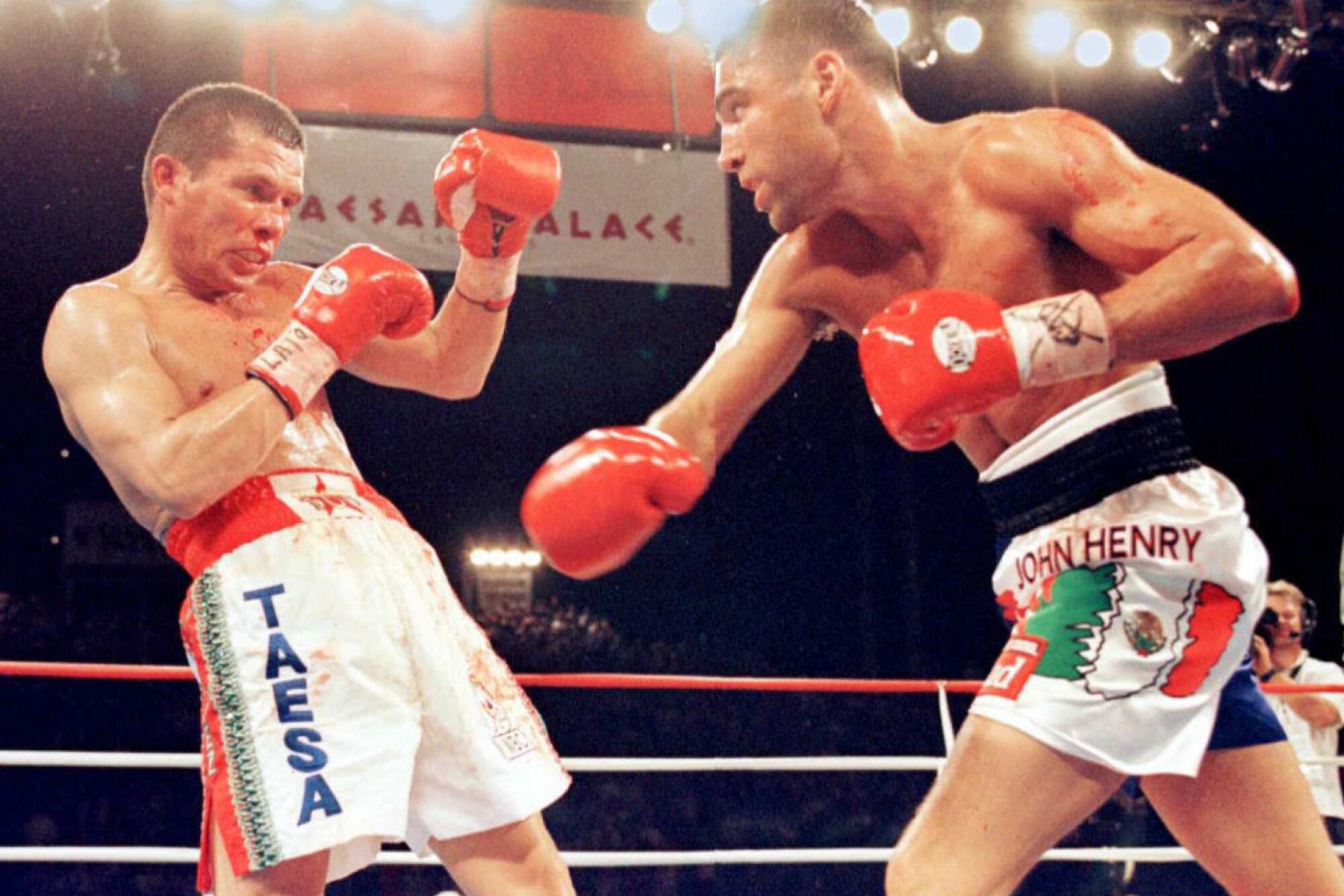 Famous boxers at Caesars Palace 1990s see the biggest fights they had!