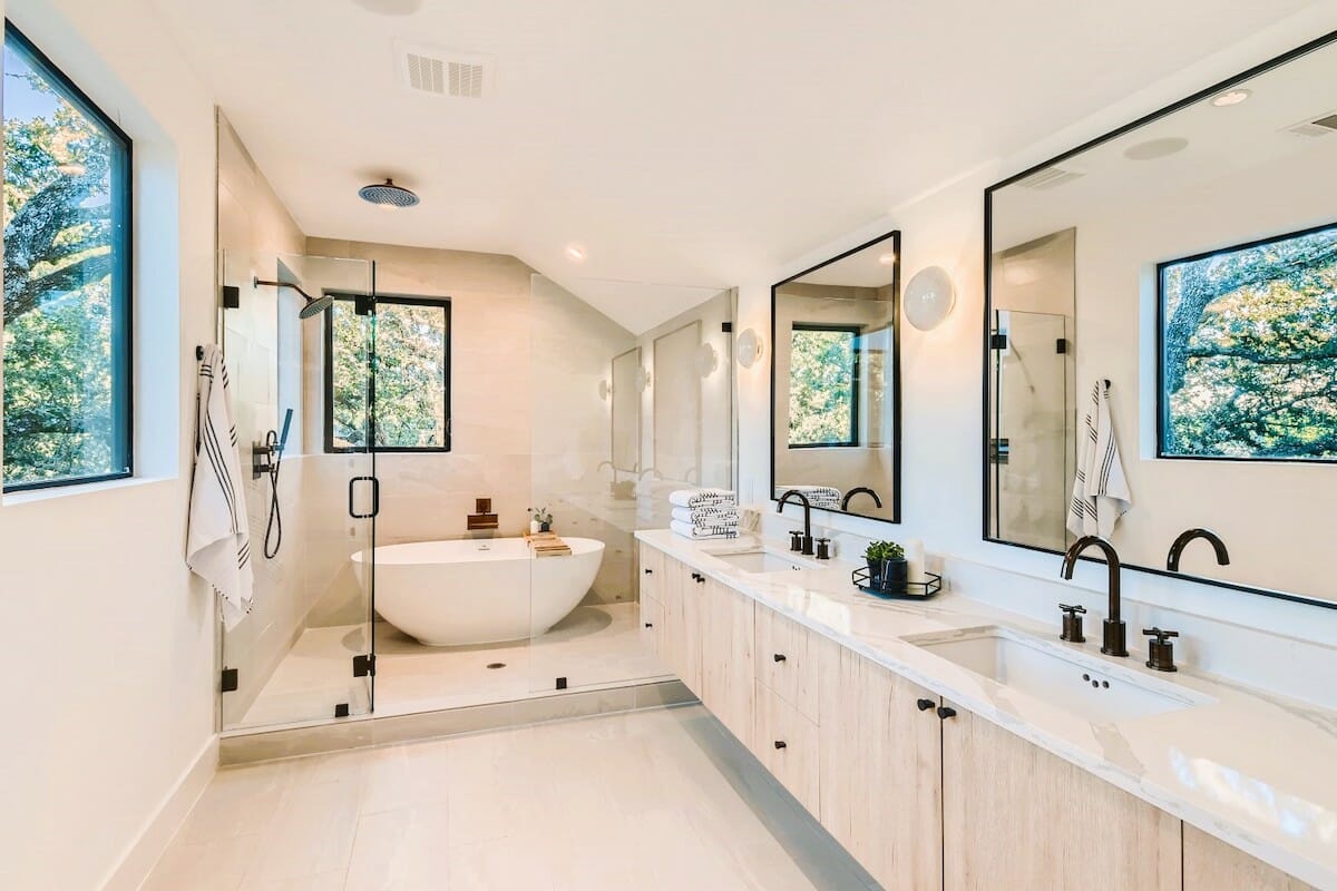 Best contemporary master bathroom layouts: Simple tips for maximum space.