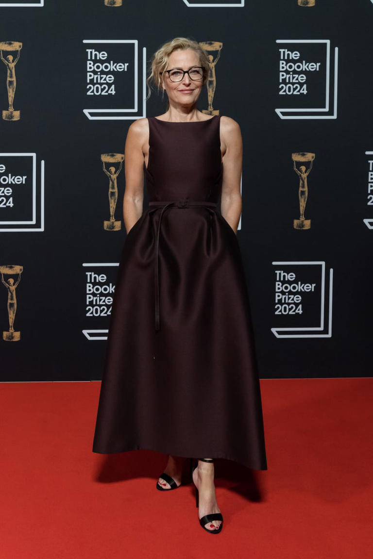 Gillian Anderson black dress pics? Latest red carpet moments here!