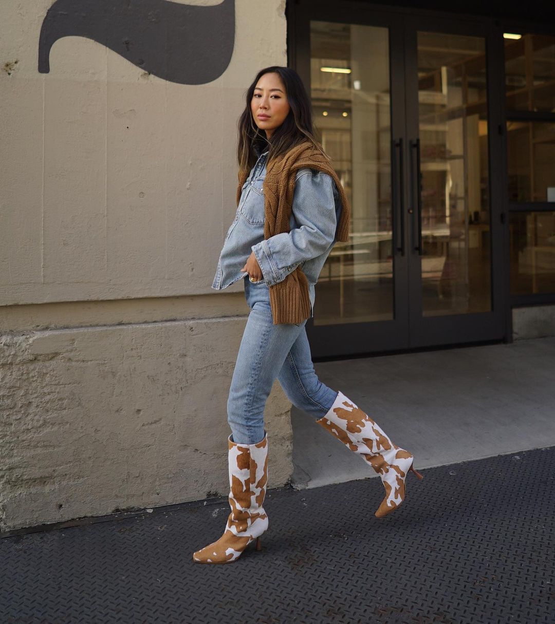 Cowgirl boots outfit with jeans for parties? Fun fashion looks to try.