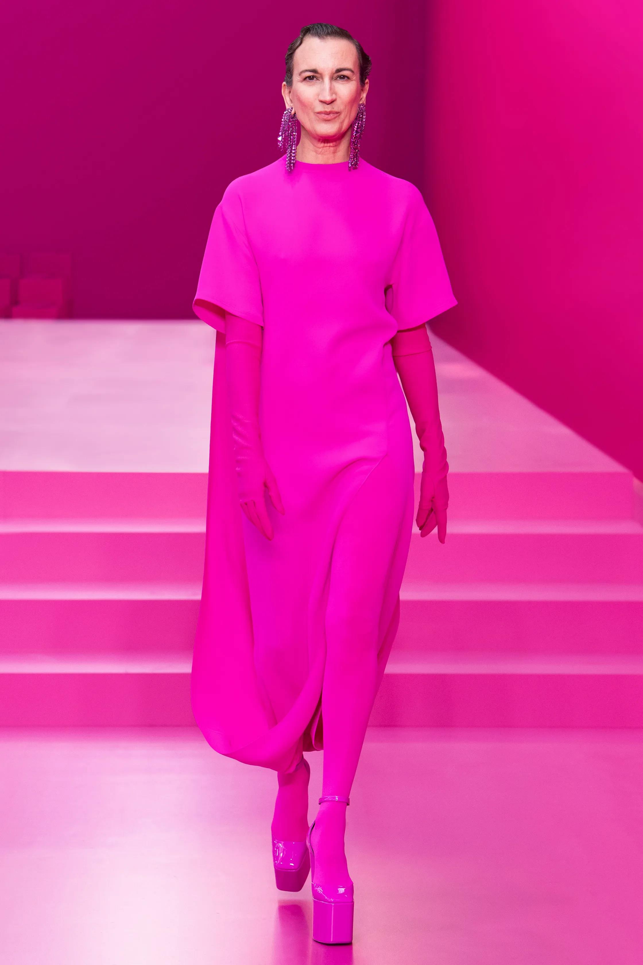 Modeling like Valentijn de Hingh: Inclusive Fashion Tips Inside!