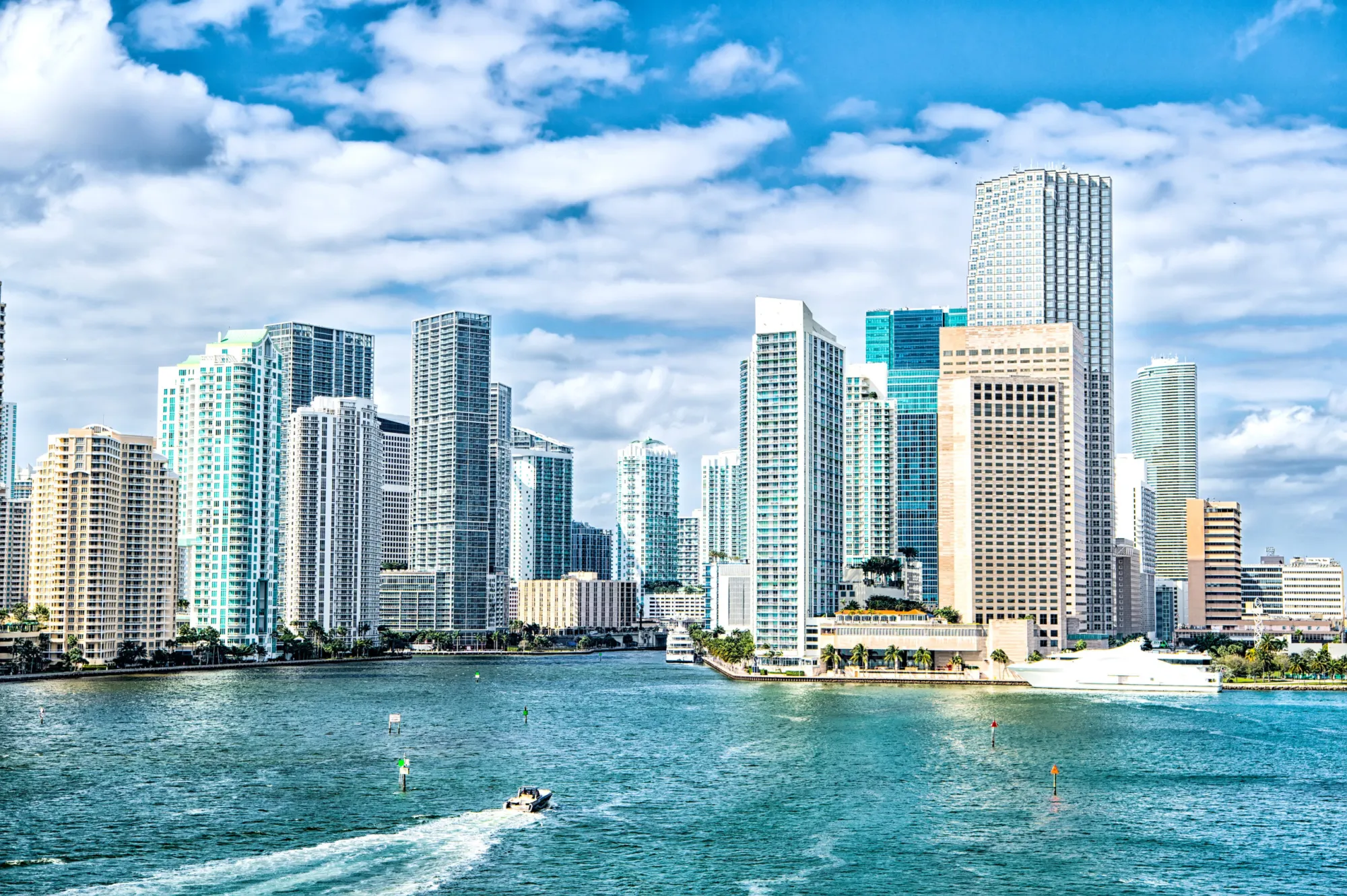 Cool Buildings in Miami You Should Visit (Free and Famous Landmarks)