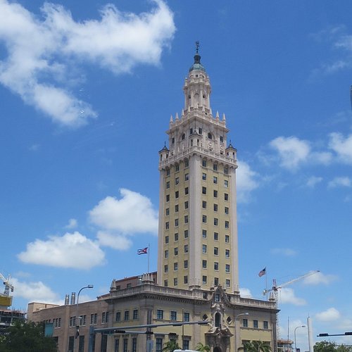 Cool Buildings in Miami You Should Visit (Free and Famous Landmarks)