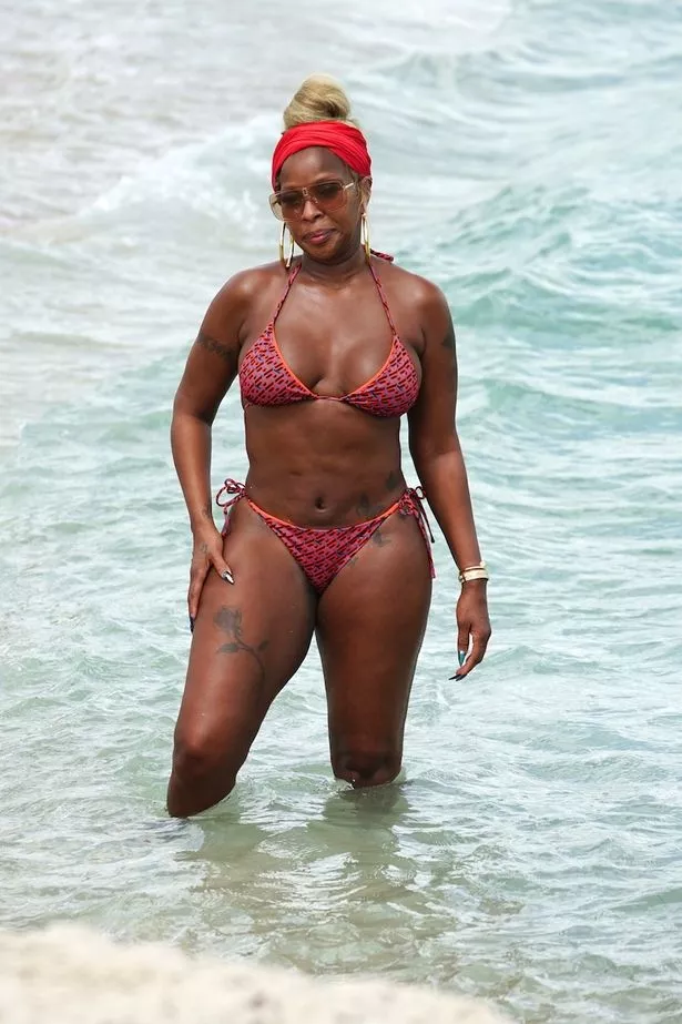 When did Mary J Blige wear that bikini 5 stunning beach looks