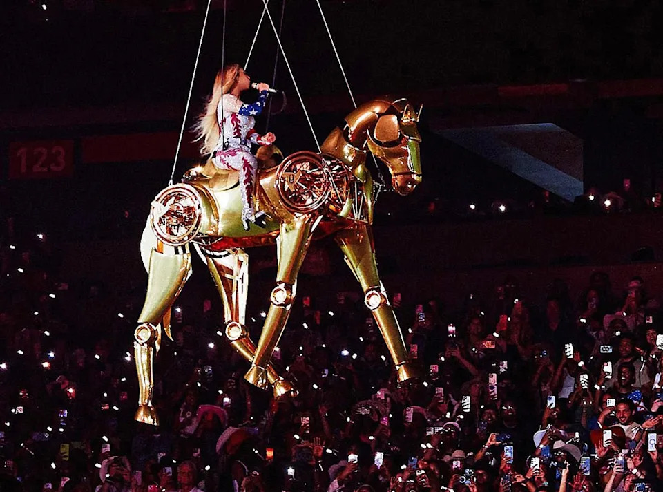 Why Beyonce on Horse Went Viral? See Fan Reactions & Buzz Details