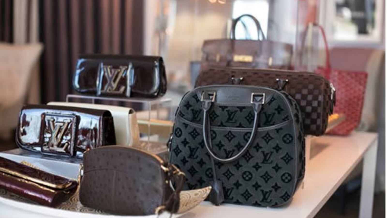 Shopping for Bella Bags Buckhead? Essential Guide Finding Premium Leather Bags!